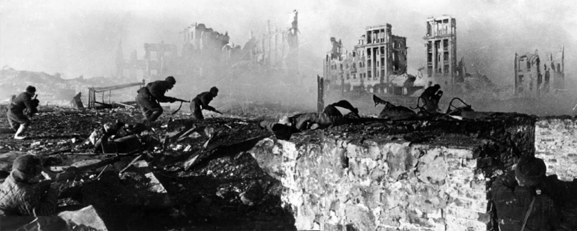 <span style="float: left; font-size: 26px; font-weight: bold; color: black;">2</span> Accélération de la déportation. Armée nazie en déroute 54 s10.pa2 .003 soldats sovietiques stalingrad 1943 scaled MRJ MOI