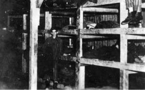 <span style="float: left; font-size: 26px; font-weight: bold; color: black;">2</span> Accélération de la déportation. Armée nazie en déroute 18 s10.pa2 .025 buchenwald MRJ MOI