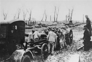 <span style="float: left; font-size: 26px; font-weight: bold; color: black;">2</span> Accélération de la déportation. Armée nazie en déroute 13 s10.pa2 .027 wa auschwitz42 43 MRJ MOI