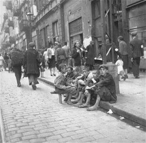 <span style="float: left; font-size: 26px; font-weight: bold; color: black;">3</span> Un soulèvement à valeur d’exemple 10 s10.pa3 .001 wa ghetto varsovie 1941 MRJ MOI