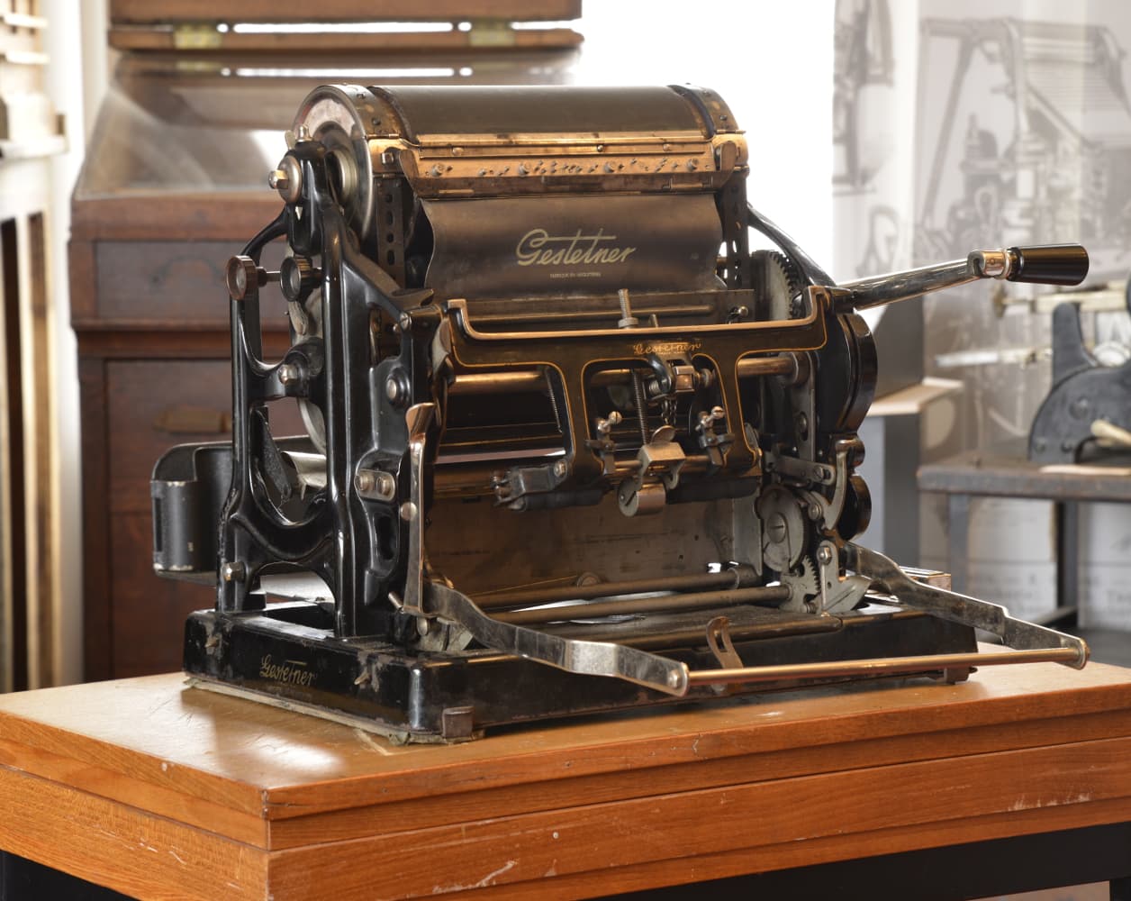 <span style="float: left; font-size: 26px; font-weight: bold; color: black;">3</span> Résistance à visages multiples 47 s11.pa3 .004 gestetner MRJ MOI