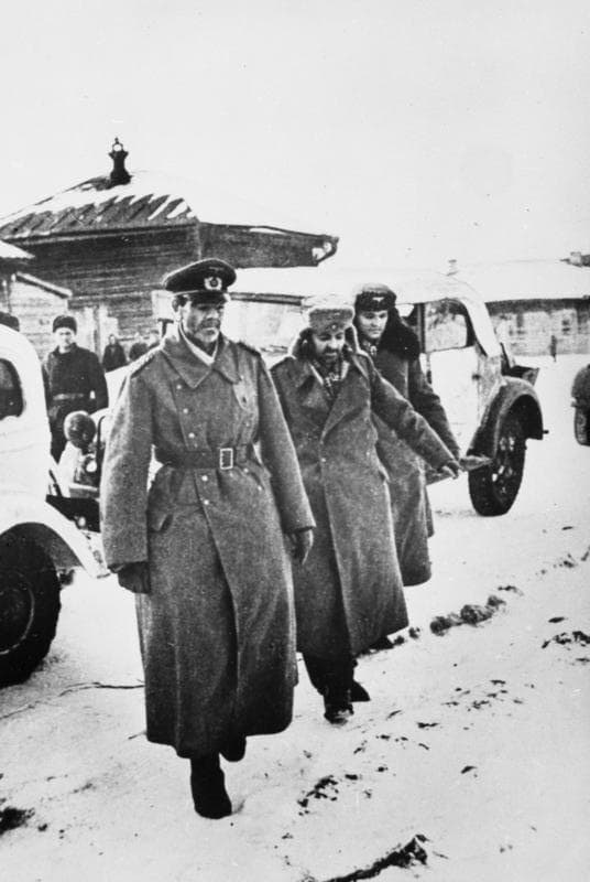 <span style="float: left; font-size: 26px; font-weight: bold; color: black;">3</span> Répression et déportation 36 s12.pa3 .001 stalingrad paulus 1943 MRJ MOI