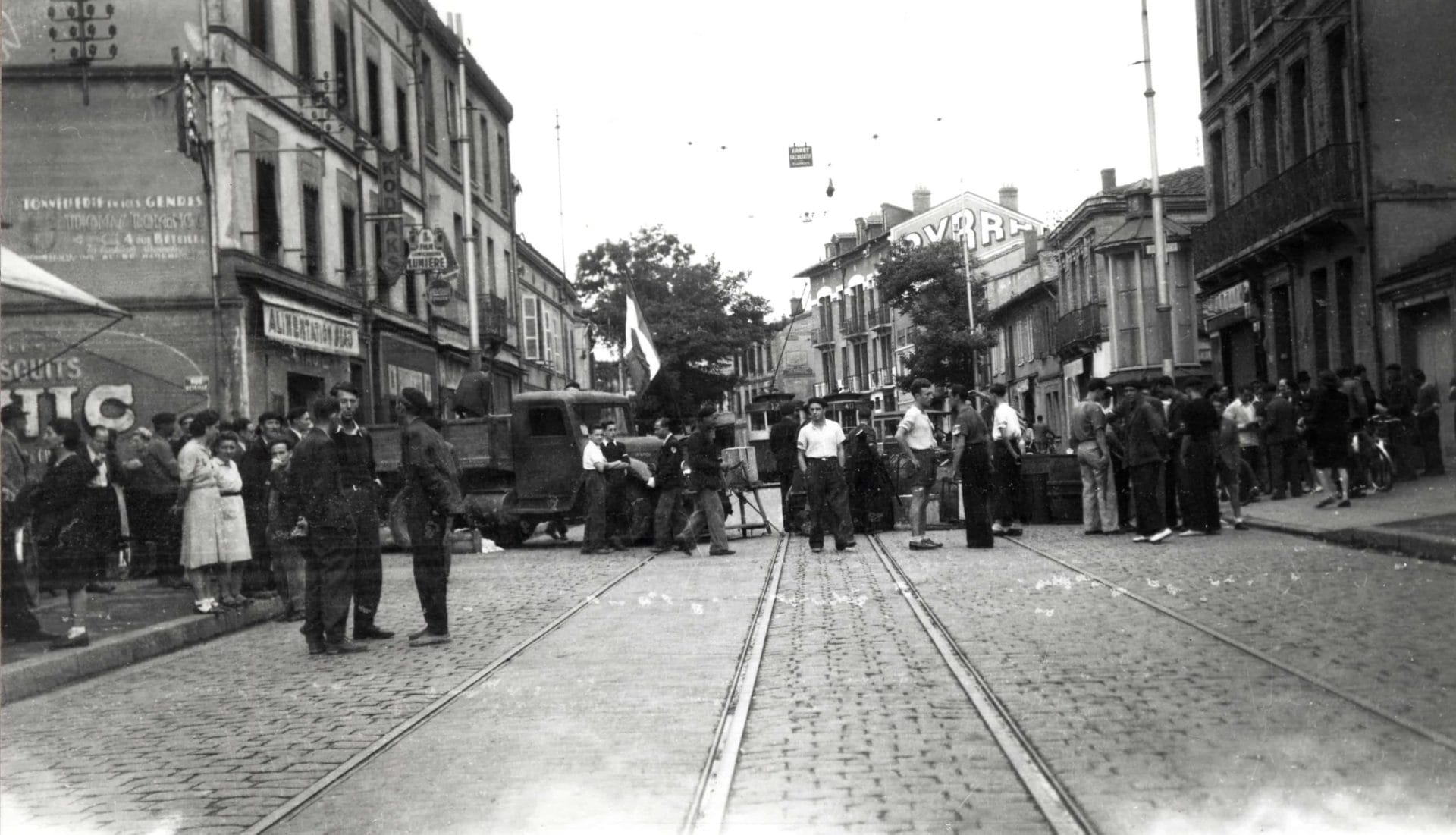 <span style="float: left; font-size: 26px; font-weight: bold; color: black;">4</span> Insurrections populaires. Engagement des jeunes Juifs 59 s14.pa4 .004 liberation toulouse scaled MRJ MOI