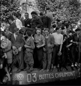 <span style="float: left; font-size: 26px; font-weight: bold; color: black;">4</span> Insurrections populaires. Engagement des jeunes Juifs 10 s14.pa4 .010 char endewelt MRJ MOI