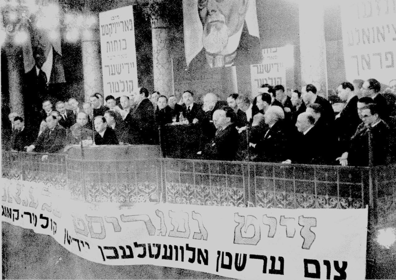 <span style="float: left; font-size: 26px; font-weight: bold; color: black;">1</span> Un front uni contre deux dangers communs 55 s2.pa1 .027 ykuf2 copie MRJ MOI