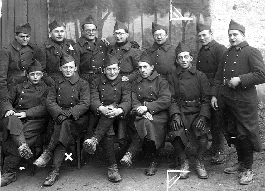 <span style="float: left; font-size: 26px; font-weight: bold; color: black;">1</span> Engagement des Juifs immigrés dans la guerre 72 s3.pa1 .004 volontaires b1939 002 MRJ MOI