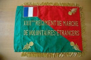 <span style="float: left; font-size: 26px; font-weight: bold; color: black;">1</span> Engagement des Juifs immigrés dans la guerre 30 s3.pa1 .008 fanion engages MRJ MOI