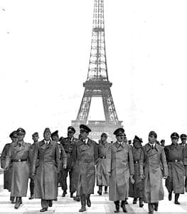<span style="float: left; font-size: 26px; font-weight: bold; color: black;">2</span> De la collaboration à l’antisémitisme d'État 30 s3.pa2 .004 hitler 23juin 1940 MRJ MOI