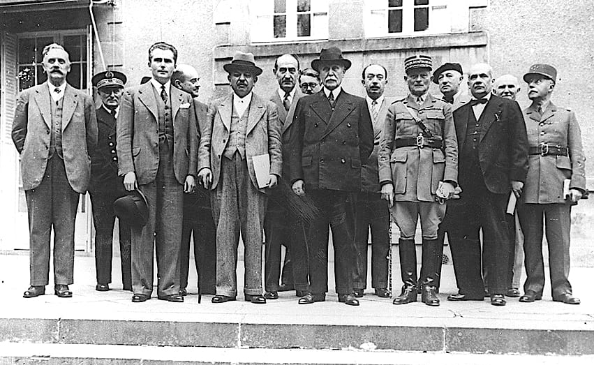 <span style="float: left; font-size: 26px; font-weight: bold; color: black;">2</span> De la collaboration à l’antisémitisme d'État 54 s3.pa2 .011 premier gouvernement vichy MRJ MOI