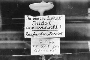 <span style="float: left; font-size: 26px; font-weight: bold; color: black;">2</span> De la collaboration à l’antisémitisme d'État 36 s3.pa2 .021 restaurant 1940 MRJ MOI