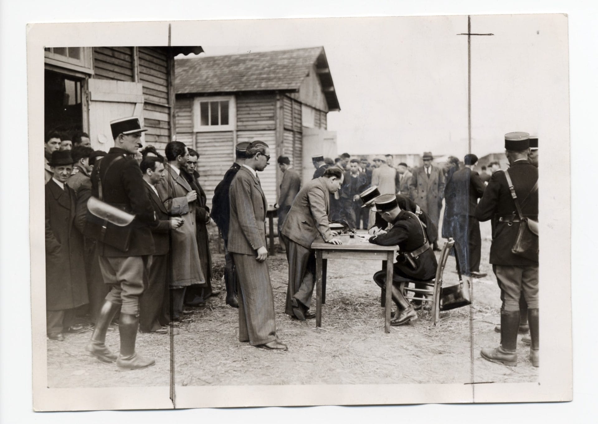 <span style="float: left; font-size: 26px; font-weight: bold; color: black;">3</span> Camps d’internement et premières rafles 52 s4.pa3 .014 enreg gendarmes 16mai.1941 MRJ MOI