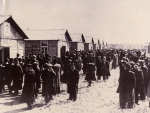 <span style="float: left; font-size: 26px; font-weight: bold; color: black;">3</span> Camps d’internement et premières rafles 35 s4.pa3 .020 beaune la rolande limites sud MRJ MOI