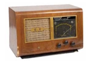 <span style="float: left; font-size: 26px; font-weight: bold; color: black;">3</span> Manifestations anti-hitlériennes et répression 20 s5.pa3 .003 poste radio MRJ MOI