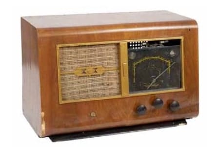 <span style="float: left; font-size: 26px; font-weight: bold; color: black;">3</span> Manifestations anti-hitlériennes et répression 47 s5.pa3 .003 poste radio MRJ MOI