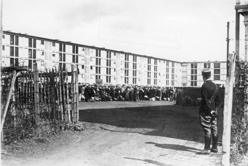 <span style="float: left; font-size: 26px; font-weight: bold; color: black;">1</span> Les attentats anti-allemands. Rafle du 11ème à Paris 29 s6.pa1 .014 drancy gendarme MRJ MOI