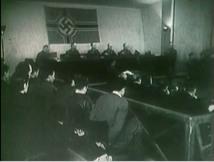<span style="float: left; font-size: 26px; font-weight: bold; color: black;">2</span> Création des Francs-Tireurs et Partisans M.O.I. 35 s8.pa2 .008 tribunal 7avr 1942 maison chimie 2gi min MRJ MOI